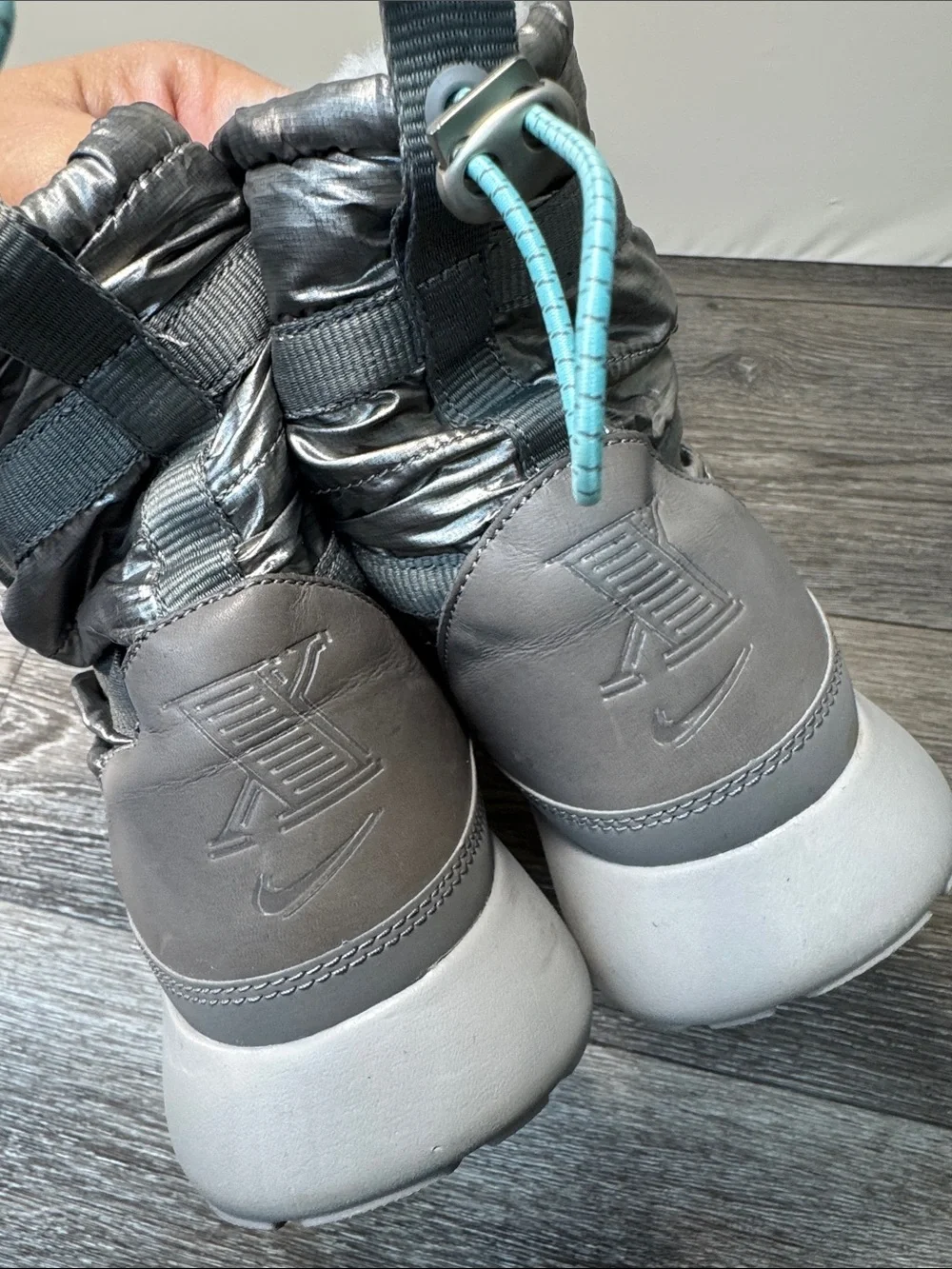 Nike Women's Gray Quilted Winter snow high top  Boots  Sz 11 (h76)